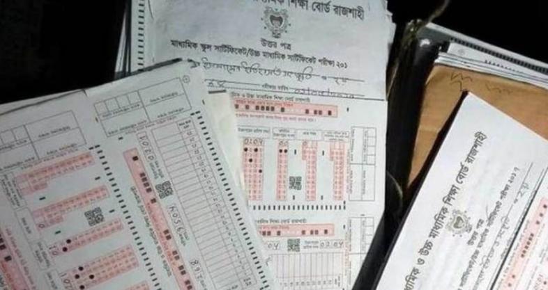 খাতা দেখা নিয়ে শিক্ষকের বিরক্তি