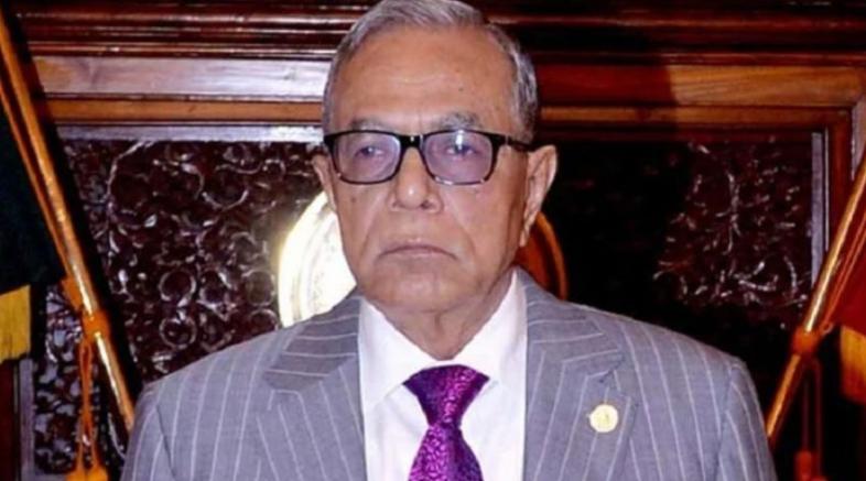 নিরবে দেশে ফিরলেন  সাবেক রাষ্ট্রপতি আবদুল হামিদ