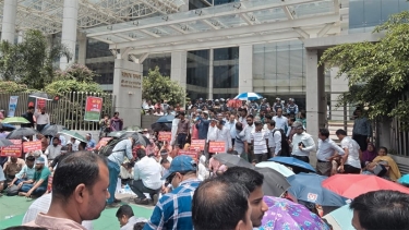 এনবিআরে শাটডাউন: সারাদেশে বন্ধ আমদানি-রপ্তানি ও শুল্ক কার্যক্রম