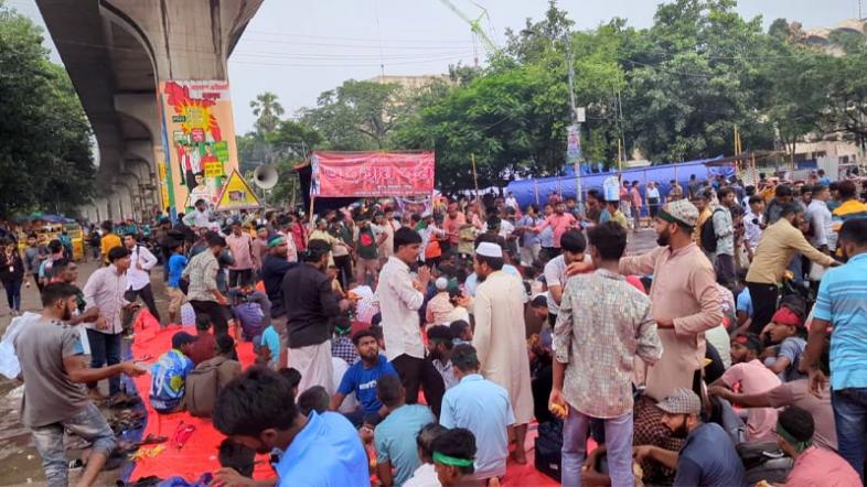 জুলাই সনদ বাস্তবায়ন দাবীতে  দ্বিতীয় দিনের মতো শাহবাগ অবরোধ