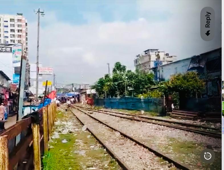 নোয়াখালীর ঐতিহ্যবাহী চৌমুহনী রেলস্টেশনটি বর্তমান সম্পূর্ণ অচল অবস্থা