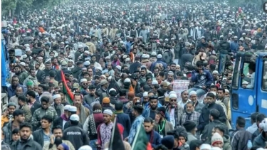 খালেদা জিয়ার জানাজায় অংশ নিতে মানিক মিয়া অ্যাভিনিউতে জনস্রোত