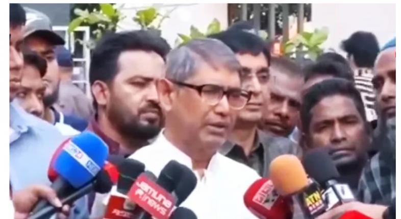 খালেদা জিয়া ‘খুব ক্রিটিক্যাল কন্ডিশনে’ চলে গেছেন: ব্রিফিংয়ে আজম খান