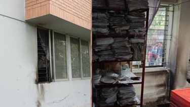 কুষ্টিয়া সদর উপজেলা নির্বাচন অফিসে দুর্বৃত্তদের আগুন
