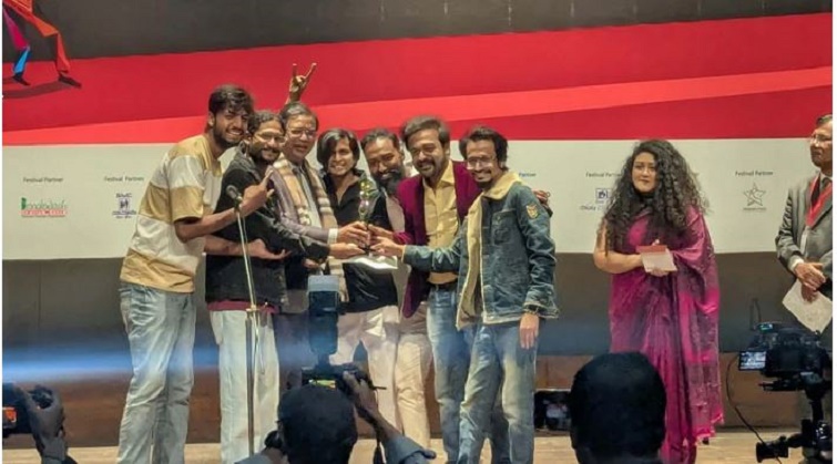 সেরা সিনেমা ‘ইউনিভার্সিটি অব চানখাঁরপুল’ ও ‘কুরাক’