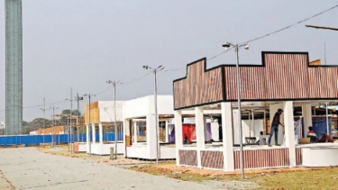 চলছে বইমেলার শেষ  প্রস্তুতি