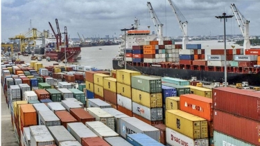 অচল চট্টগ্রাম বন্দর