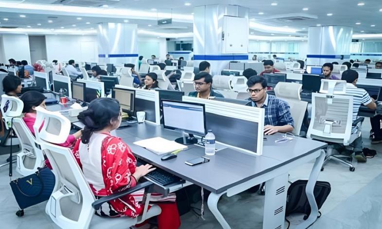 আজ থেকে অফিস-আদালত চলবে নতুন সময়সূচিতে