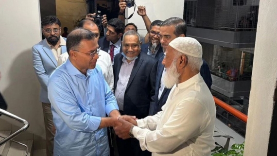 রাজনৈতিক সৌজন্য সাক্ষাৎ: জামায়াত আমিরের বাসভবনে প্রধানমন্ত্রী তারেক রহমান