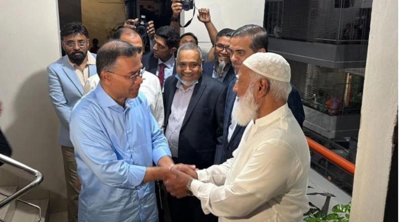 শফিকুর রহমানের সঙ্গে সাক্ষাতের জন্য তাঁর বাসভবন ও কার্যালয়ে বিএনপির চেয়ারম্যান তারেক রহমান।