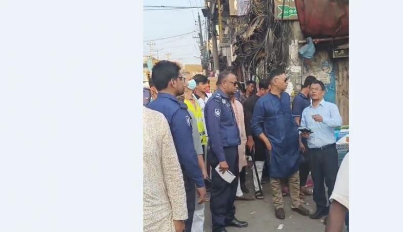 নোয়াখালীতে ফুটপাত অবমুক্ত করনে প্রশাসনের নিরবিচ্ছিন্ন প্রচেষ্টা ।
