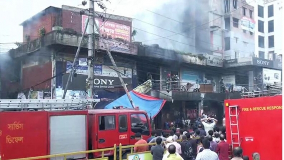 রাজধানীর বিজয় সরণি মোড়ের কলমিলতা বাজারের আগুন নিয়ন্ত্রণে