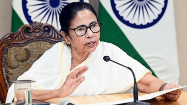 হারের পরও পদত্যাগ করবেন না মমতা