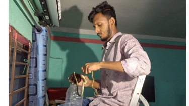 বরিশালে এসির ভেতর মিলল চার কালনাগিনী