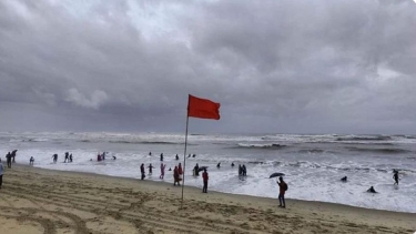 চার সমুদ্রবন্দরে ৩ নম্বর সতর্ক সংকেত