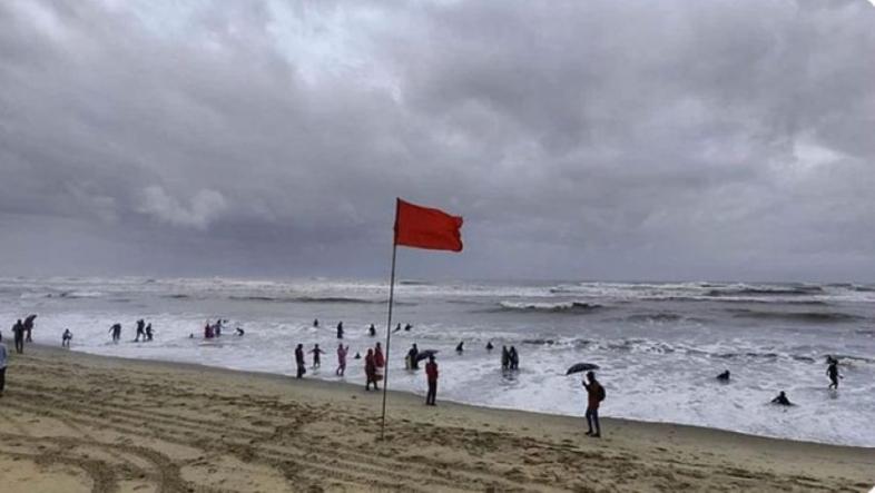 চার সমুদ্রবন্দরে ৩ নম্বর সতর্ক সংকেত