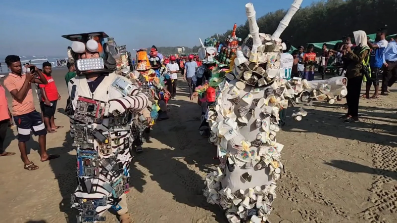 কারা এমন বারো বর্জ্যমানব ?