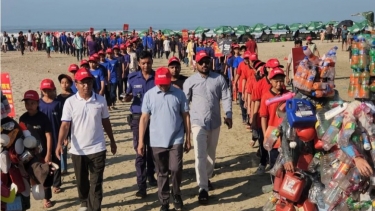 কারা এমন বারো বর্জ্যমানব ?
